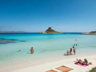 Mittelmeer statt Karibik: Diese Trauminsel begeistert mit türkisblauem Wasser und wenig Touristen