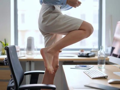 Schwere Bürobeine? Dieses 2-Minuten-Ritual alle 30 Minuten ist ein Wunder!
